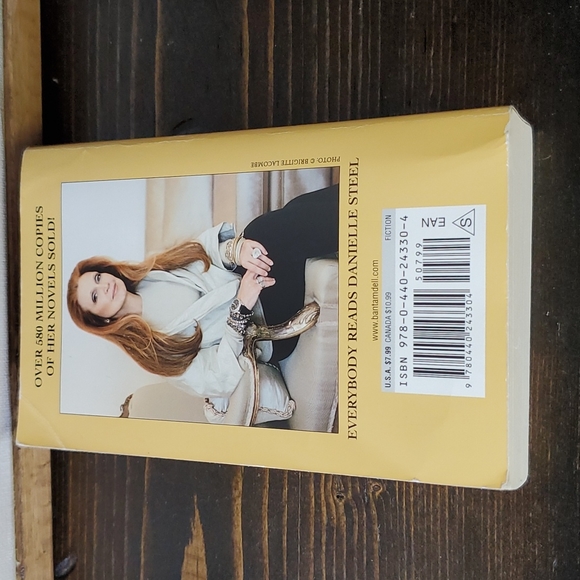 "A Good Woman" paperback novel. - Picture 2 of 3